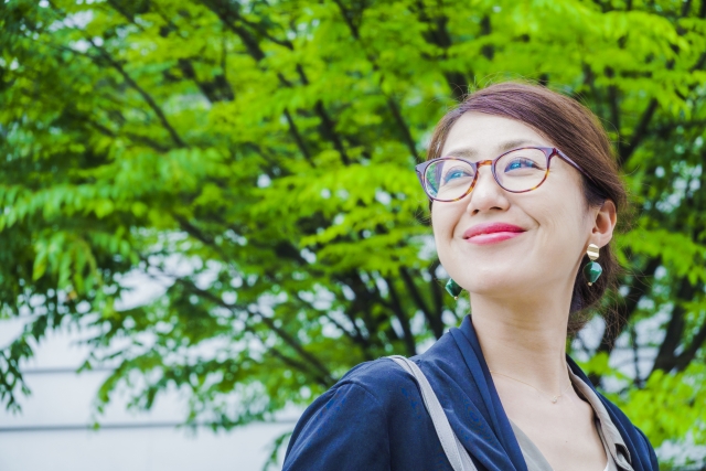 笑顔の女性