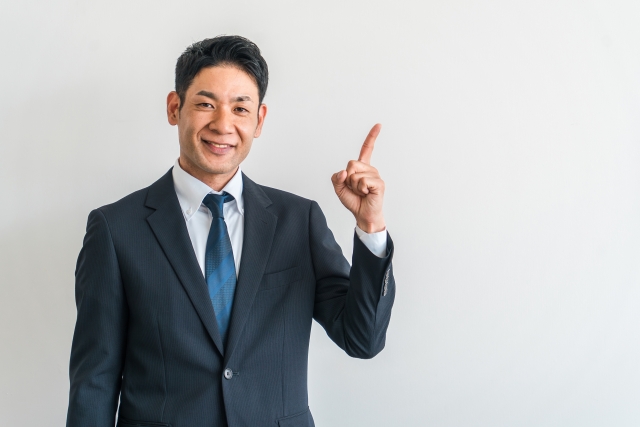 スーツの男性